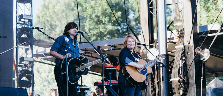 LIVE/eaux-claires-wisconsin-us-2015/day-2/eauxclairesday2-indigo-girls-01.jpg