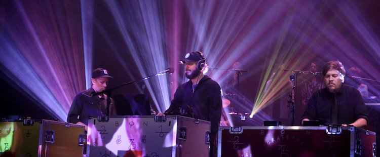 Bon Iver - 8 (Circle) @ The Tonight Show with Jimmy Fallon