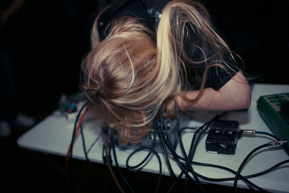 reviews/171126-pharmakon-contact-02.jpg